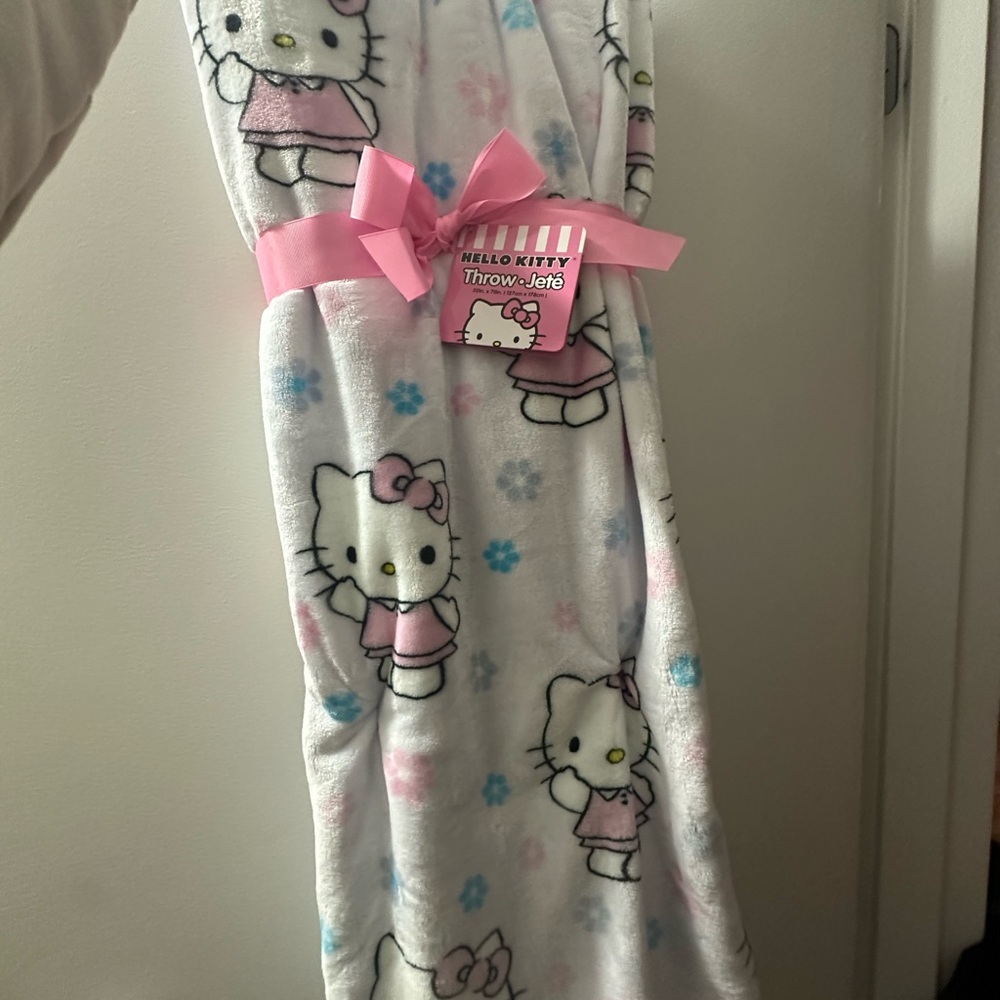 Hello Kitty blanket - Picture 3 of 4